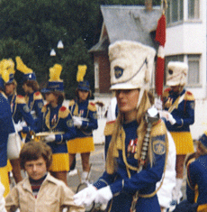 Gitte som tambourmajor i Odense Pigegarde